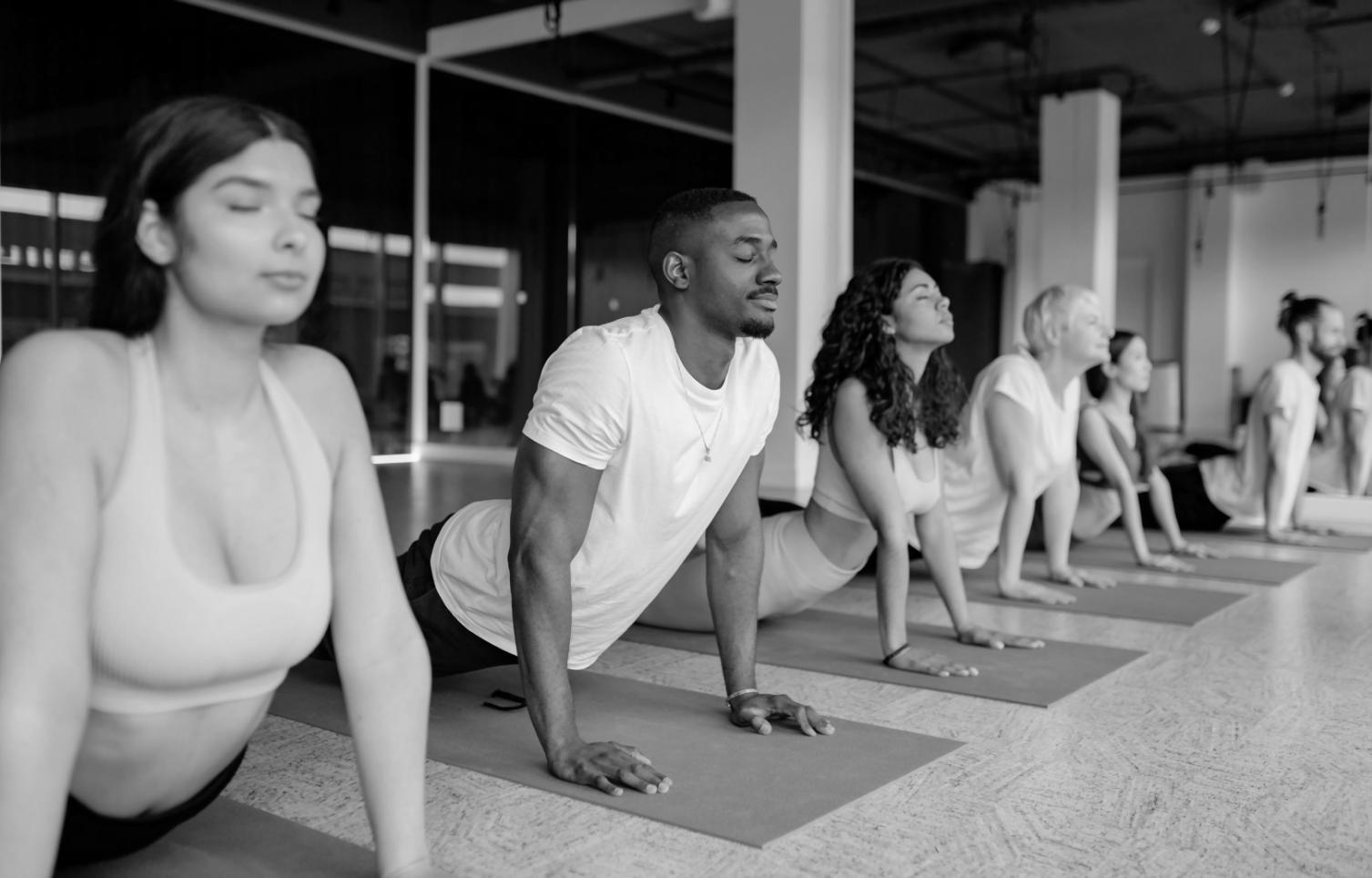 Sesión de entrenamiento grupal enfocada en técnica correcta